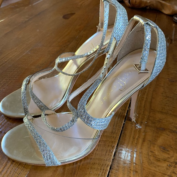 Ivanka Trump Leather Sole Heel - Picture 4 of 4